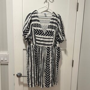 Old Navy Black and White Geometric Mini Dress